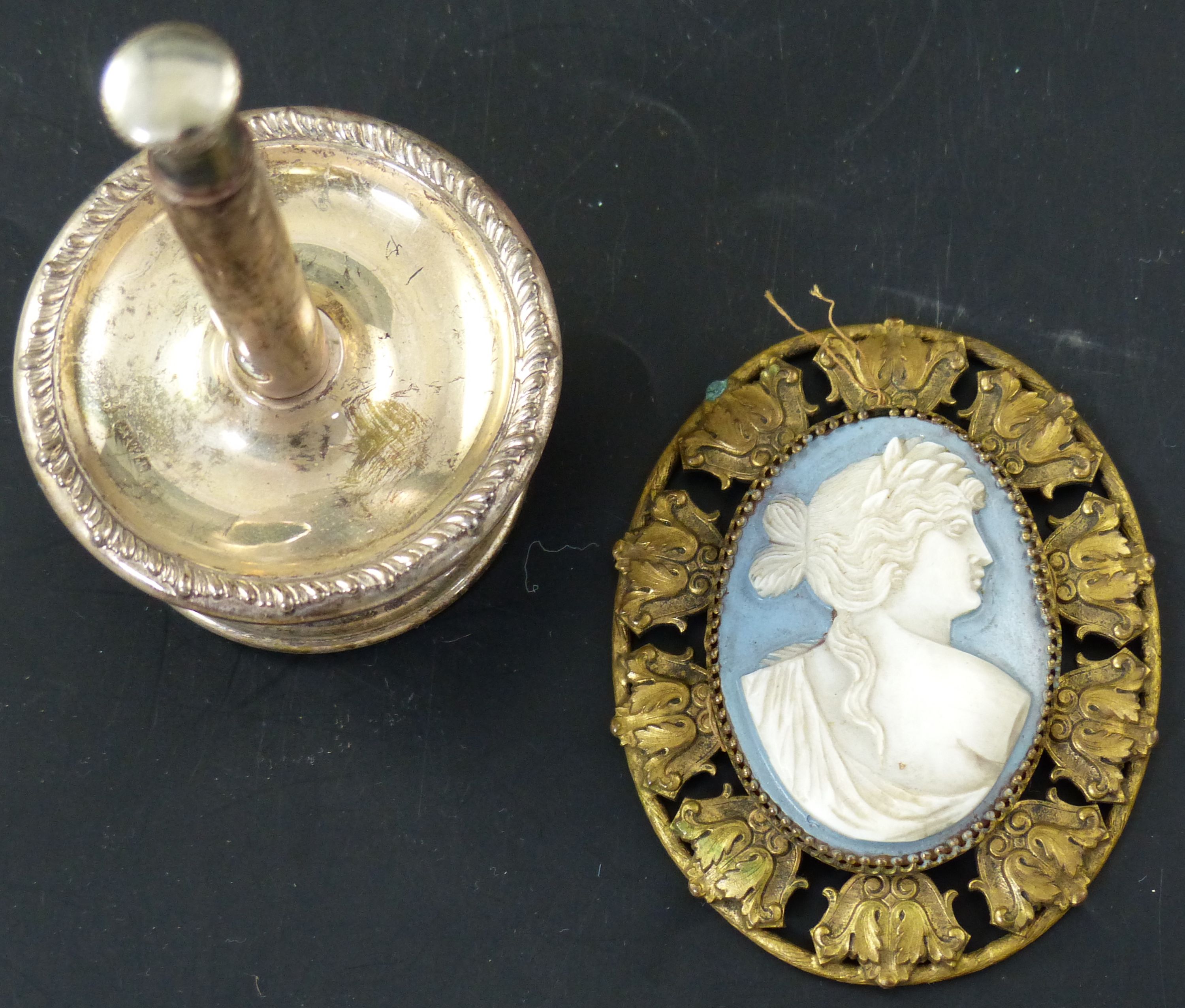 An Edwardian silver mounted vertical cigar cutter with dished stem, Chester, 1901, 10.5cm and a jasper cameo plaque